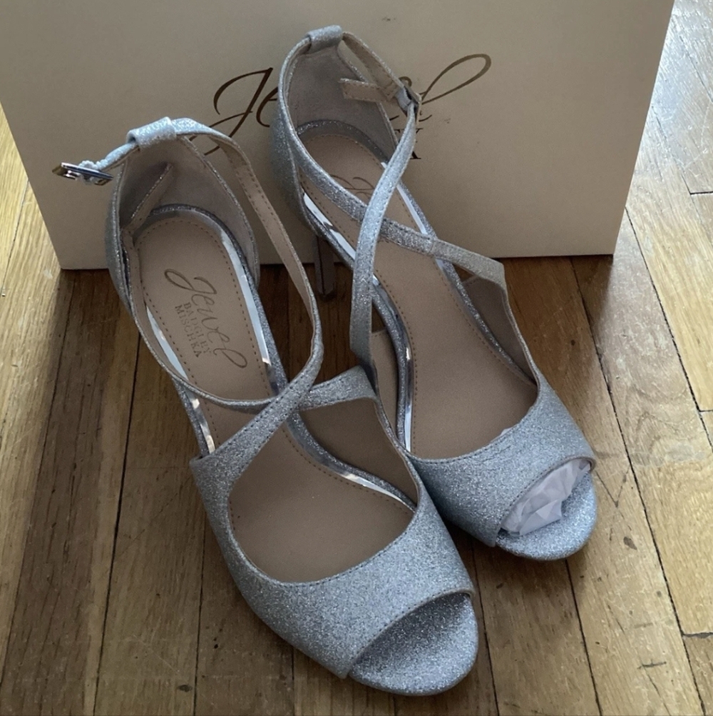 NIB Jewel Badgley Mischka Ladies 6.5 Silver Glitter Open Toe Heels,Never Worn
